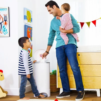 Munchkin STEP Diaper Pail, Powered By Arm & Hammer 5 Munchkin STEP Diaper Pail, Powered By Arm & Hammer - Image 3